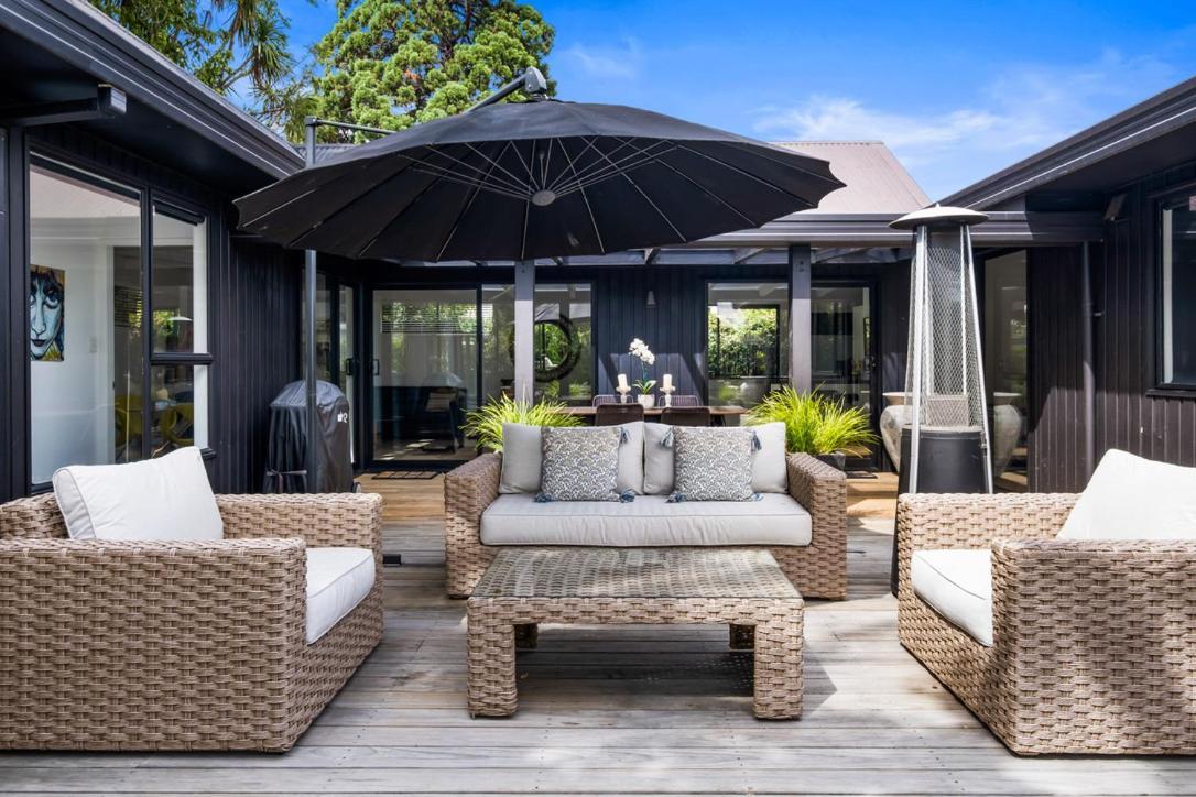 Black Luxury Lodge Бленхайм Екстериор снимка